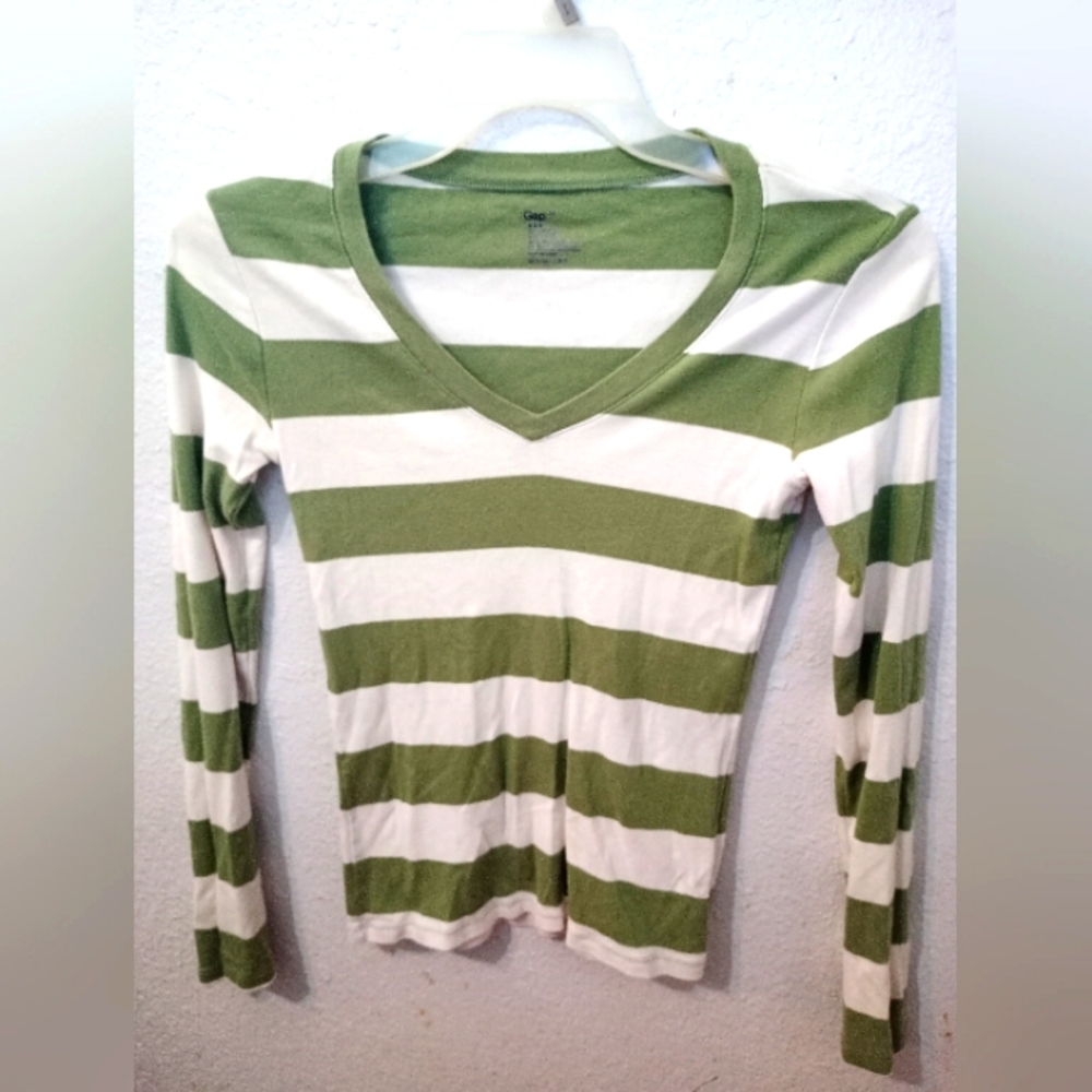 Ladies M shirt by Gap 100% cotton